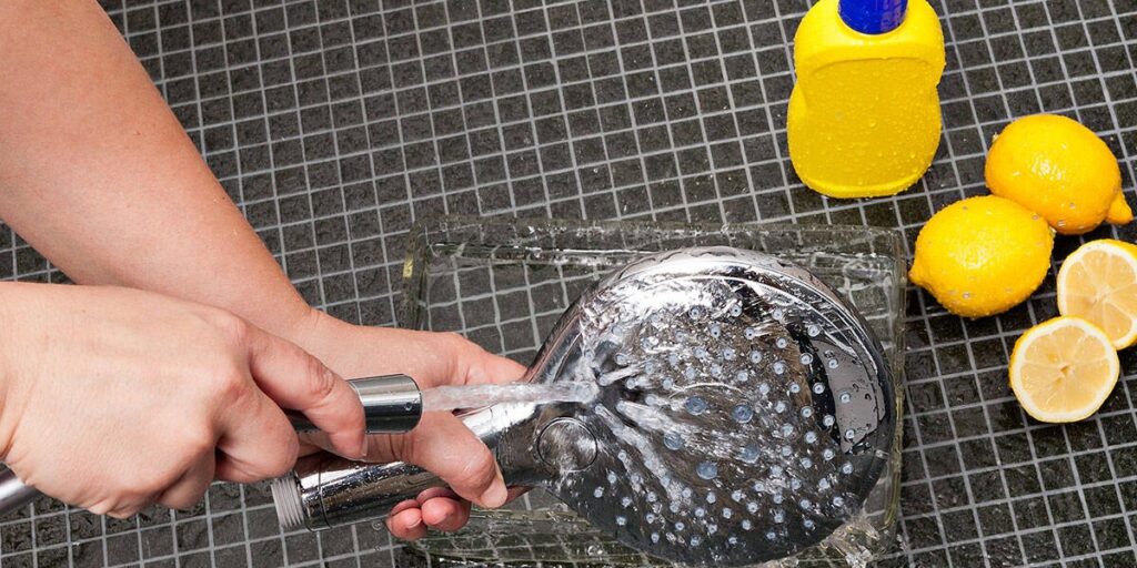 чистим душевую лейку