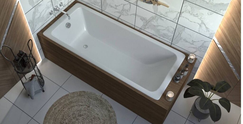 чугунная ванна в интерьере ванной комнаты