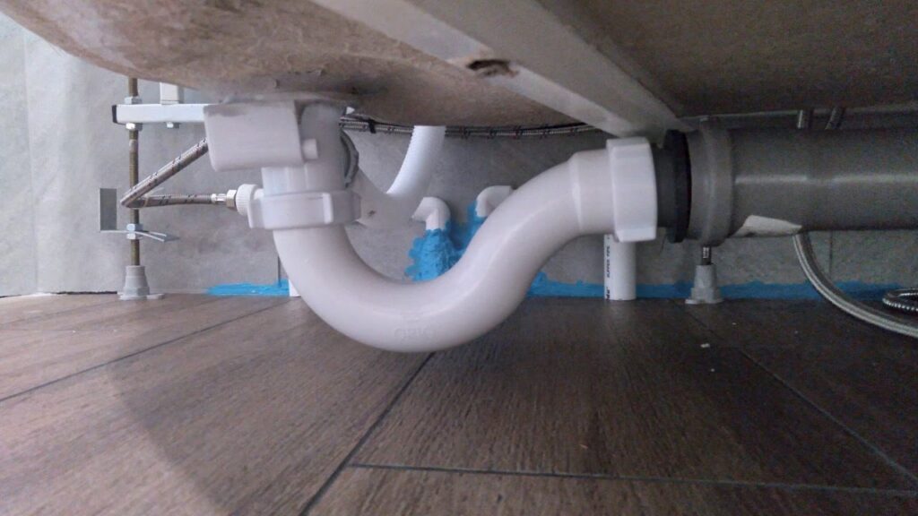 Установка ванны своими руками с подключением сифона