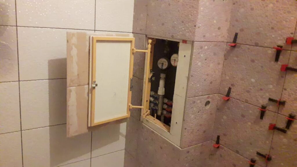 монтаж ревизионного люка